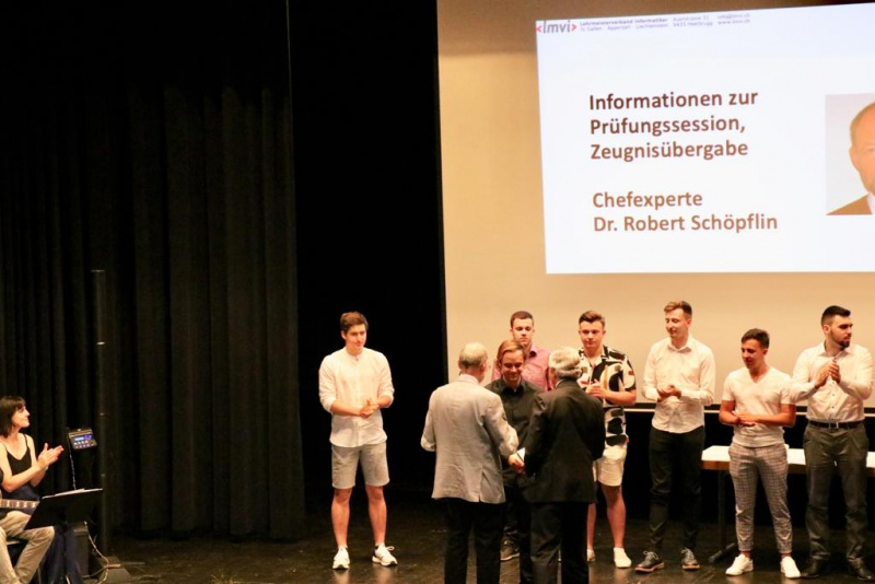 Drei frischgebackene Informatiker aus dem Hause visions.ch gmbh